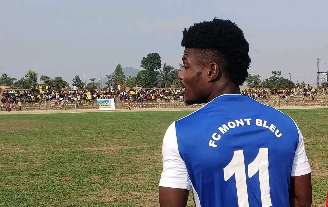 Victor Milamulo Lukumbu with FC Mont Bleu wearing number 11